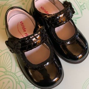 Stride rite Mary Jane Adria Black patent leather 6M Gem flower Velcro closure